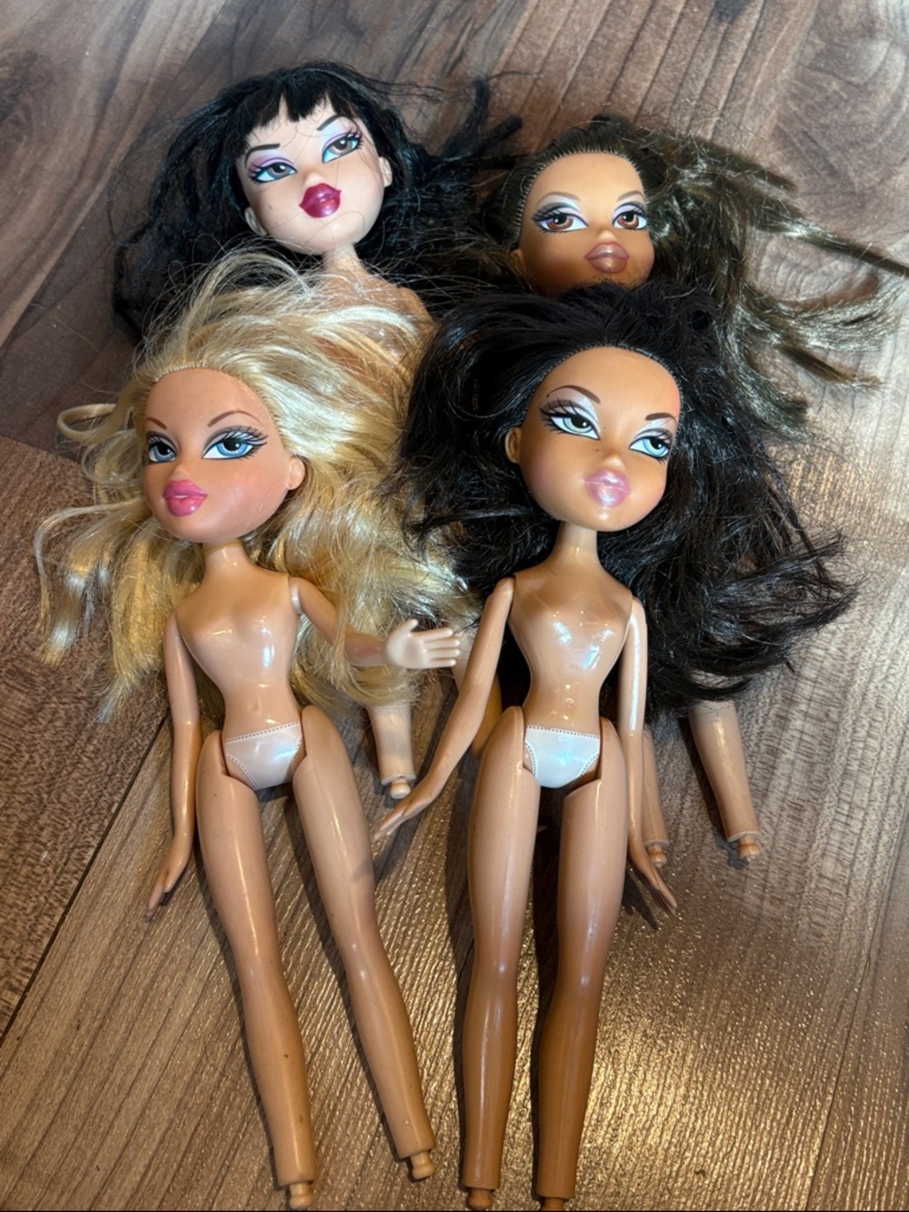 Lot Of 4 MGA BRATZ Dolls 2001